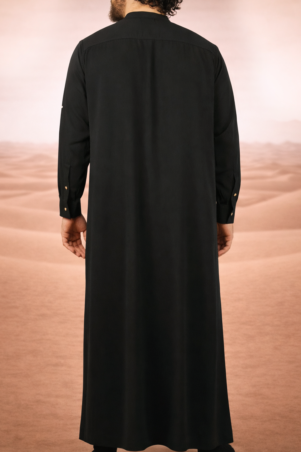 Zwarte heren qamis met minimalistisch ontwerp uit de Lateef-collectie