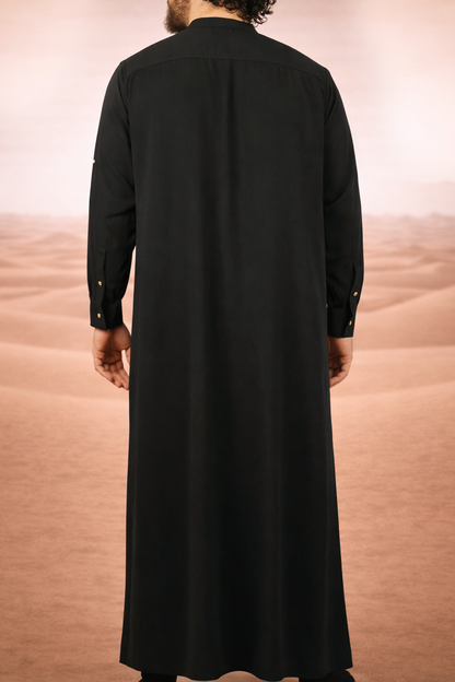 Zwarte heren qamis met minimalistisch ontwerp uit de Lateef-collectie