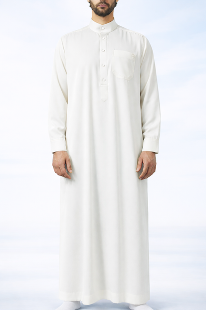 Witte heren qamis uit de Musallah Troves-collectie