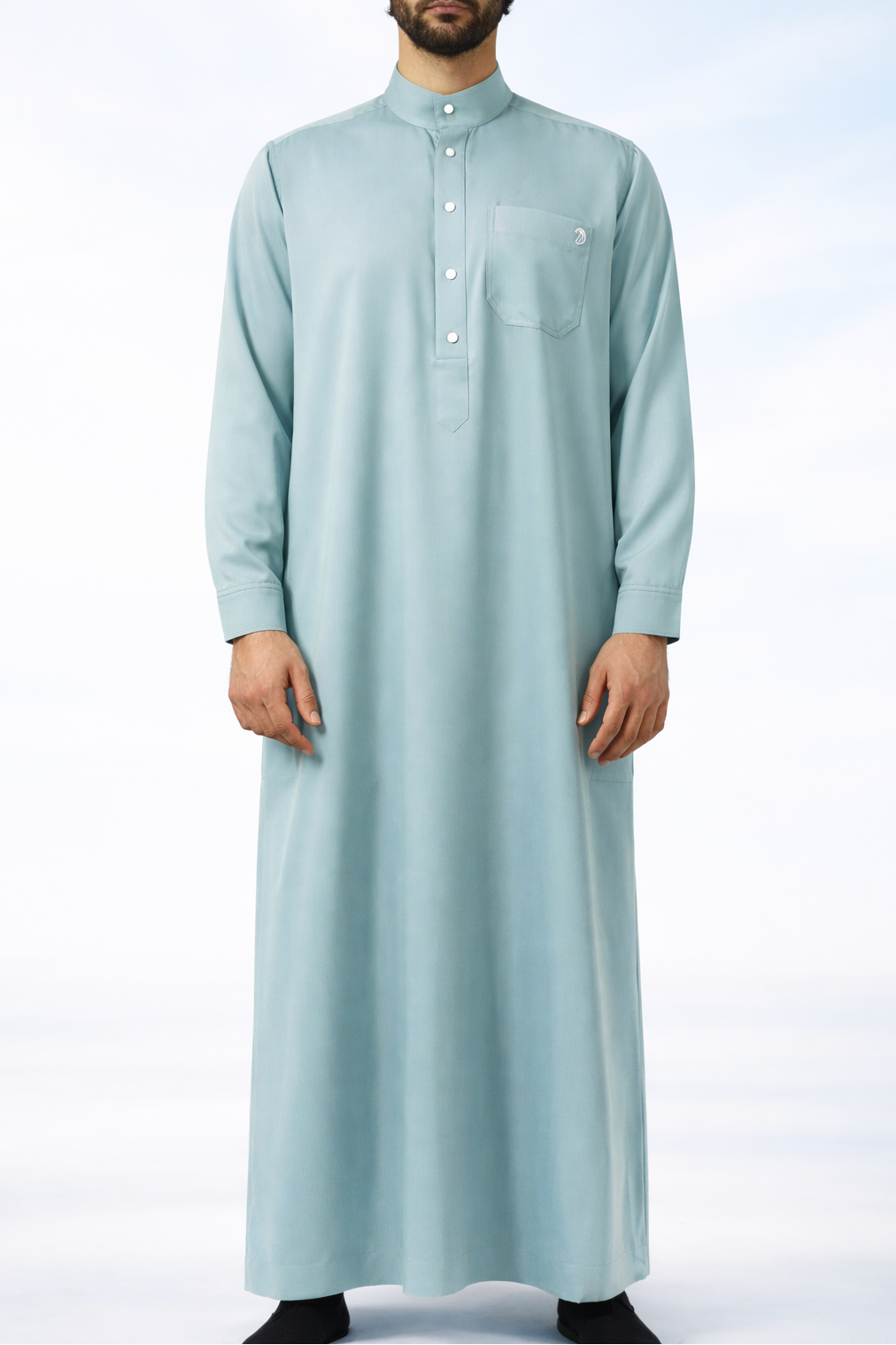 Lichtblauwe heren qamis uit de Musallah Troves-collectie