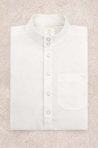 Witte heren qamis uit de Musallah Troves-collectie