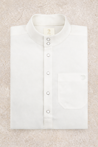 Witte heren qamis uit de Musallah Troves-collectie