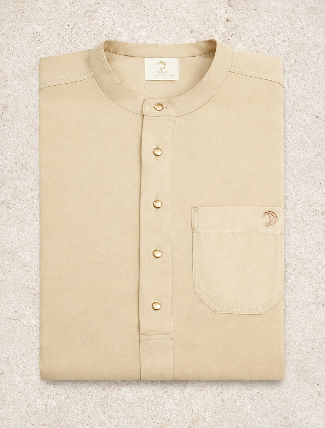 Beige heren qamis met minimalistisch ontwerp uit de Lateef-collectie