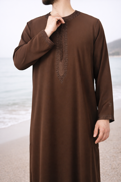 Traditionele Donkerbruine heren qamis uit de Shamaly Assembly-collectie