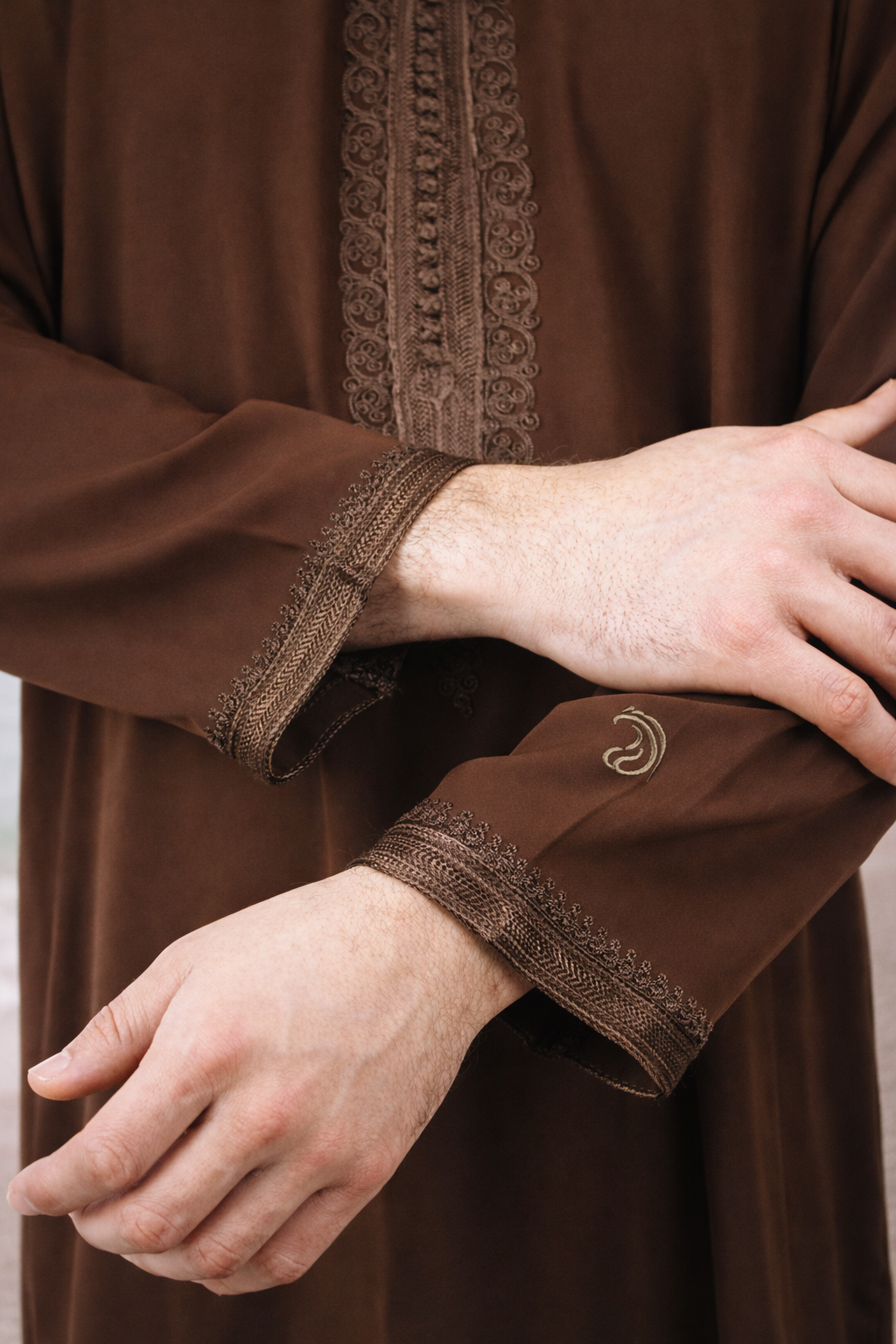 Traditionele Donkerbruine heren qamis uit de Shamaly Assembly-collectie