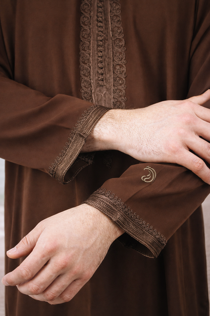 Traditionele Donkerbruine heren qamis uit de Shamaly Assembly-collectie